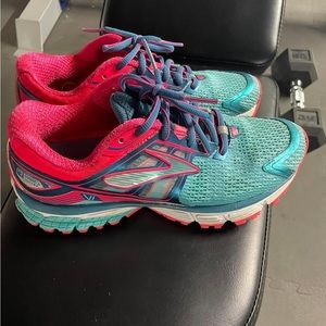 Womens Brooks Shoes